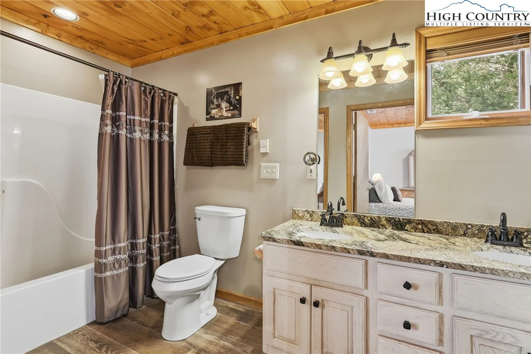 Image number 9 for the current listing