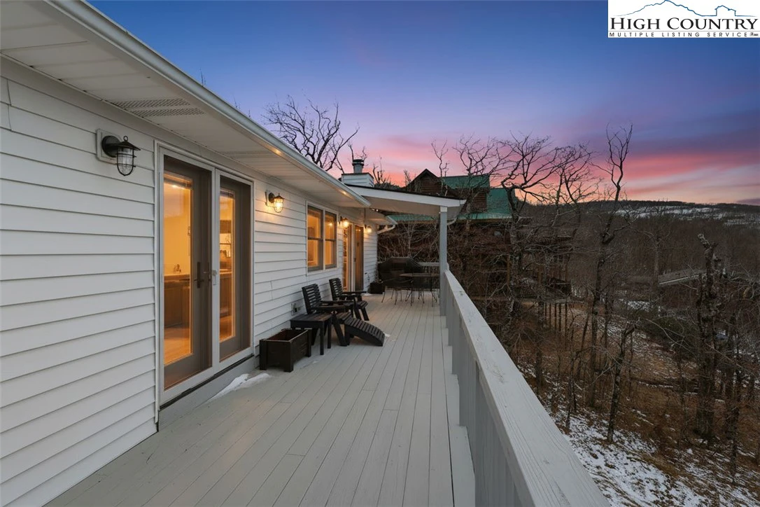 Image number 21 for the current listing