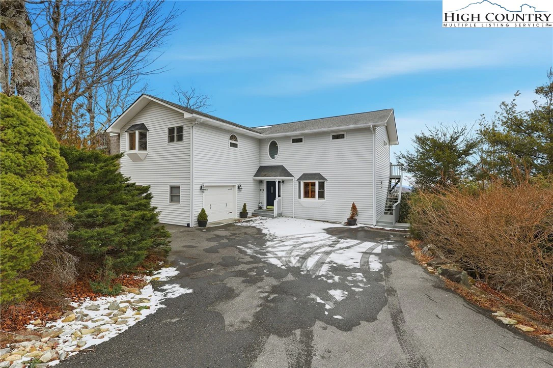 Image number 1 for the current listing