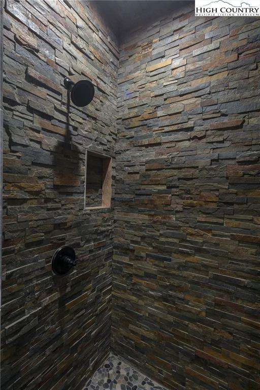 Image number 15 for the current listing