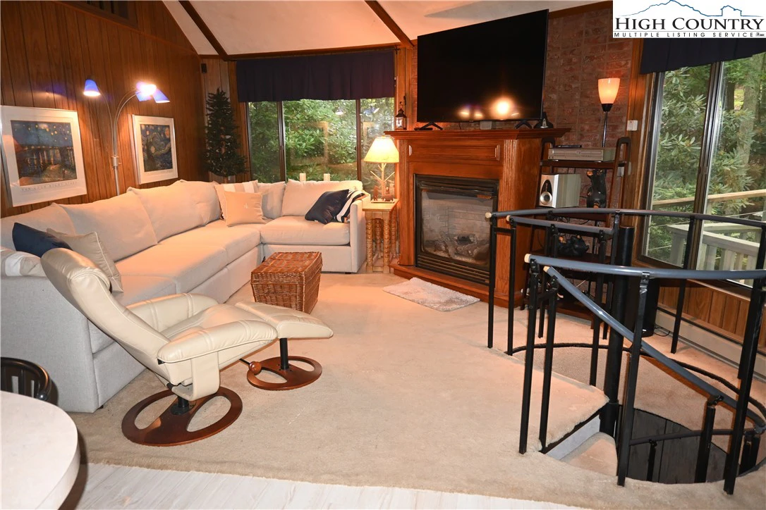 Image number 16 for the current listing