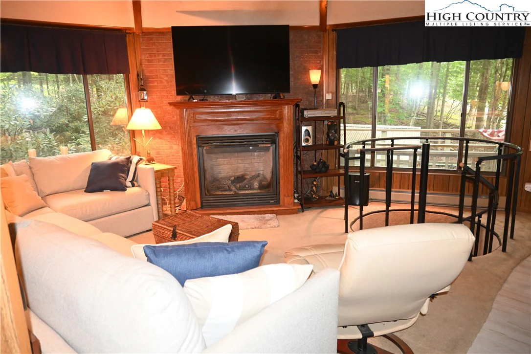Image number 11 for the current listing