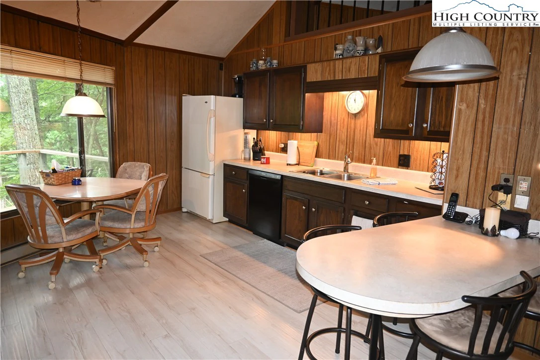 Image number 9 for the current listing