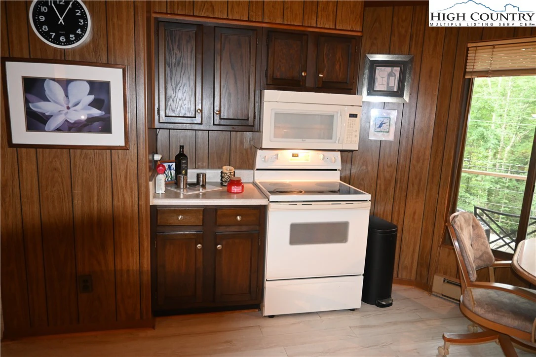Image number 12 for the current listing