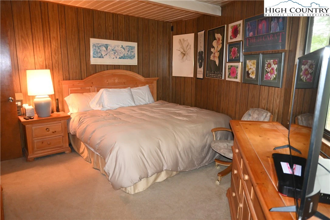 Image number 7 for the current listing