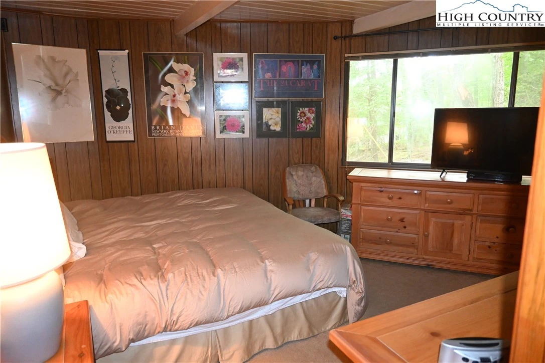 Image number 18 for the current listing