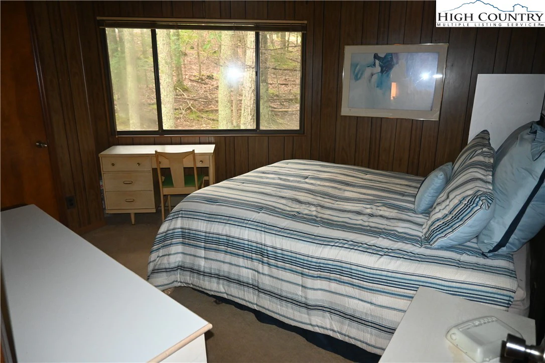 Image number 13 for the current listing