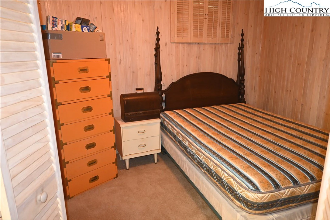 Image number 15 for the current listing