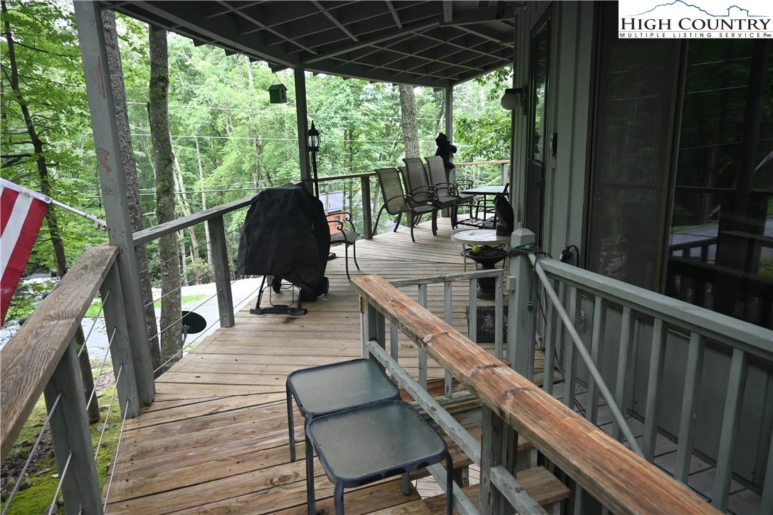 Image number 14 for the current listing