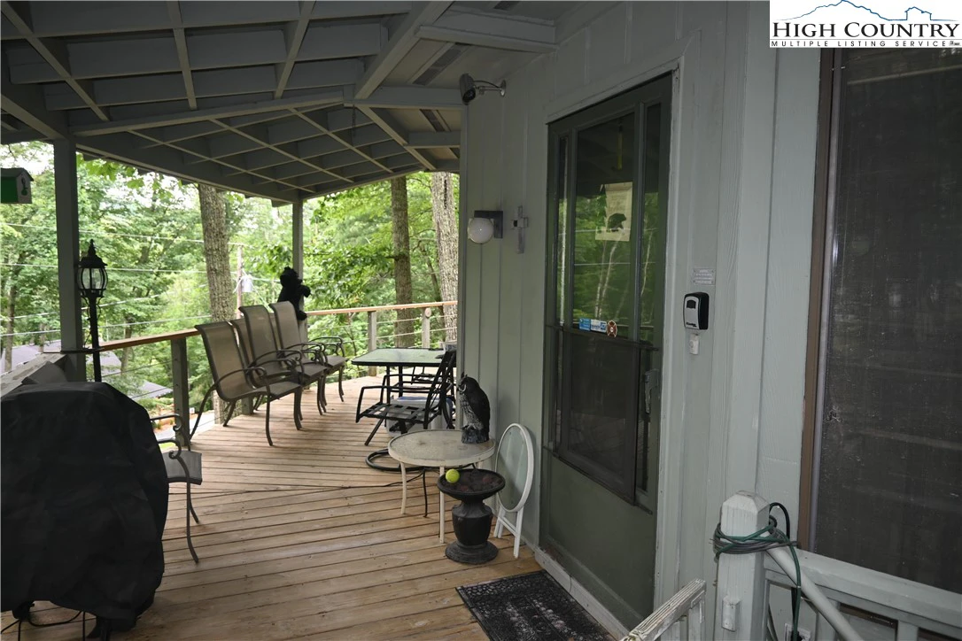 Image number 21 for the current listing