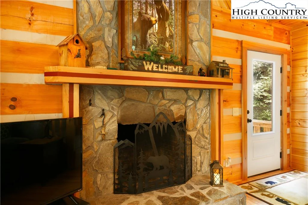 Image number 4 for the current listing