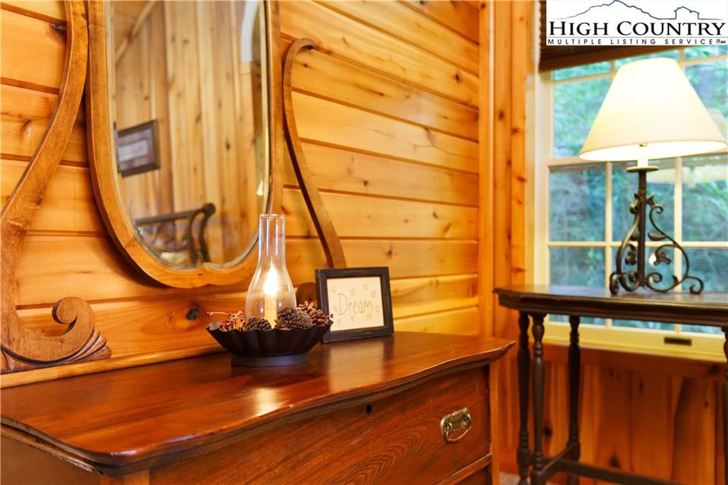 Image number 8 for the current listing