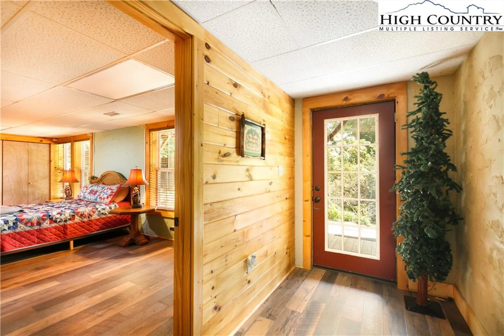 Image number 2 for the current listing