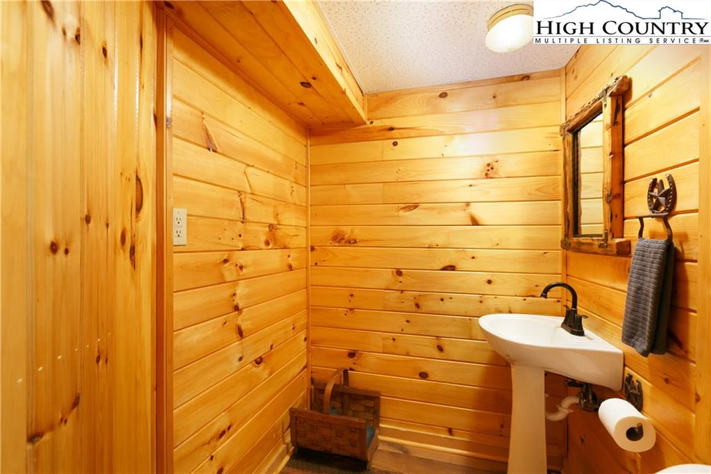 Image number 16 for the current listing