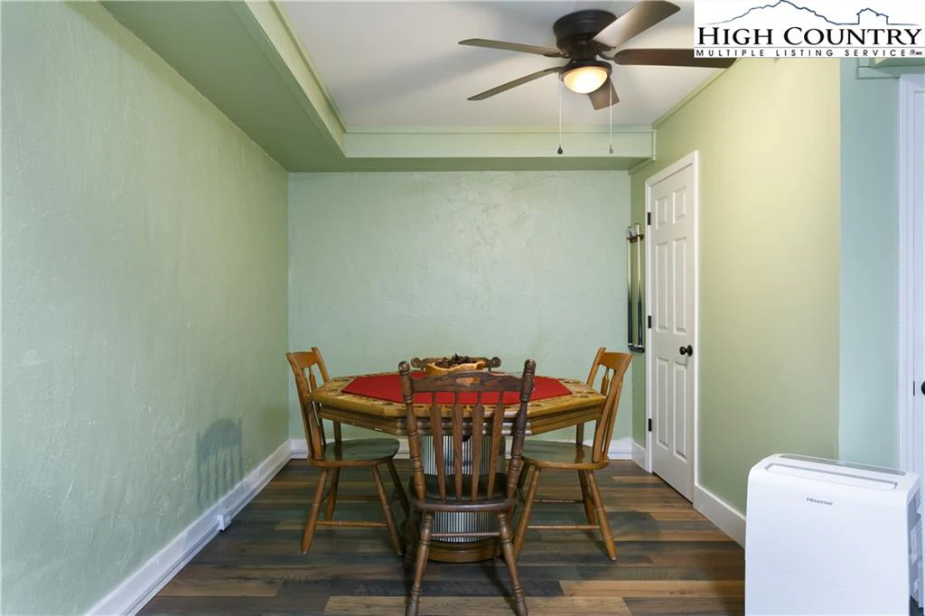 Image number 18 for the current listing