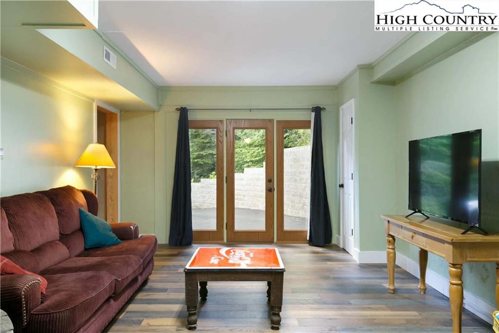 Image number 19 for the current listing