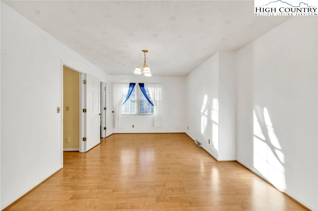 Image number 5 for the current listing