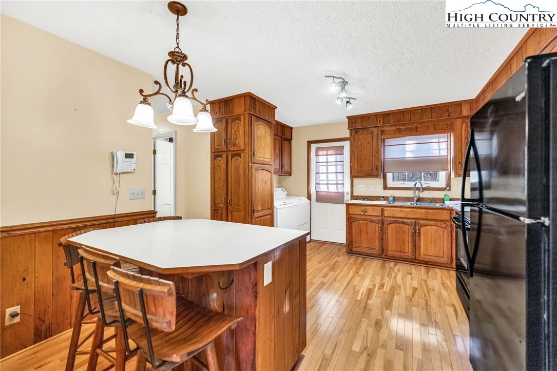 Image number 3 for the current listing