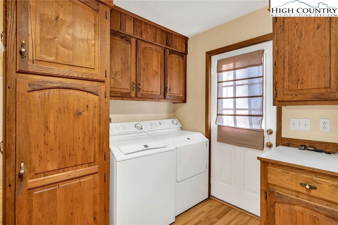 Image number 4 for the current listing