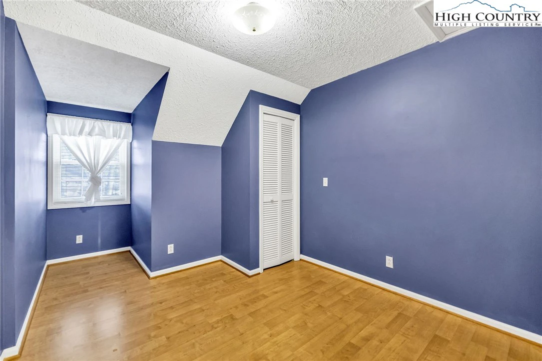 Image number 10 for the current listing