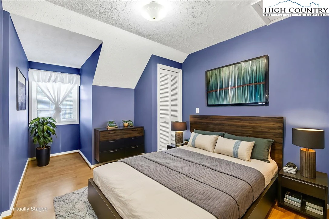 Image number 11 for the current listing