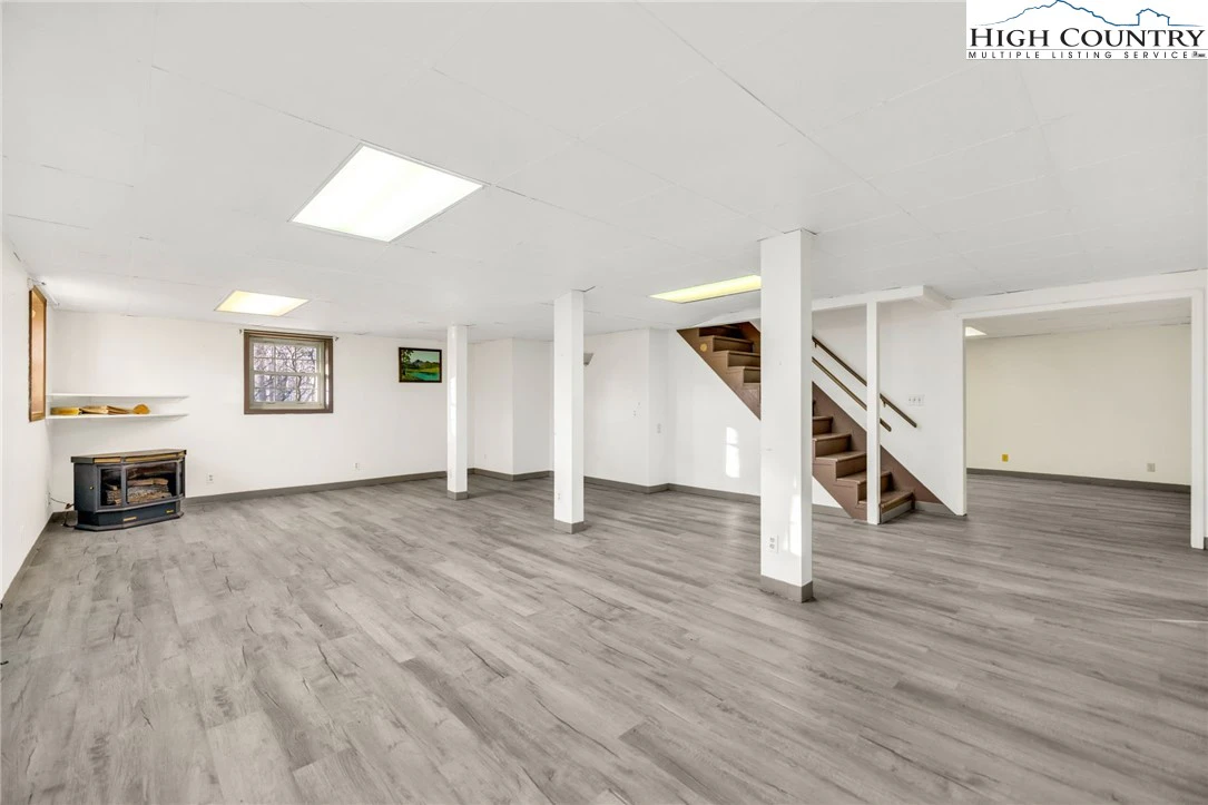 Image number 17 for the current listing