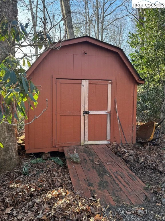 Image number 21 for the current listing