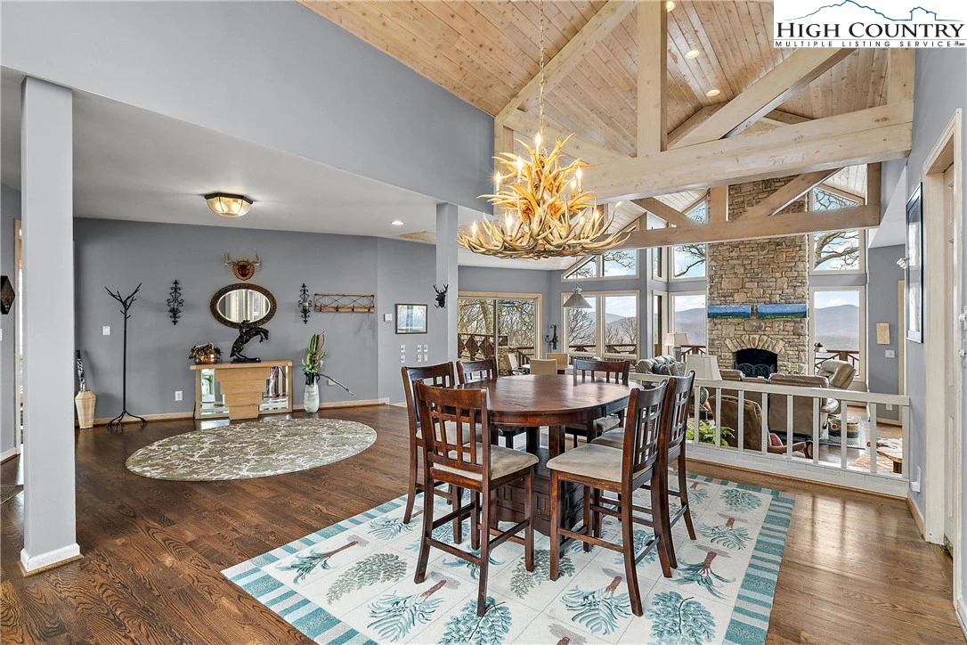 Image number 2 for the current listing