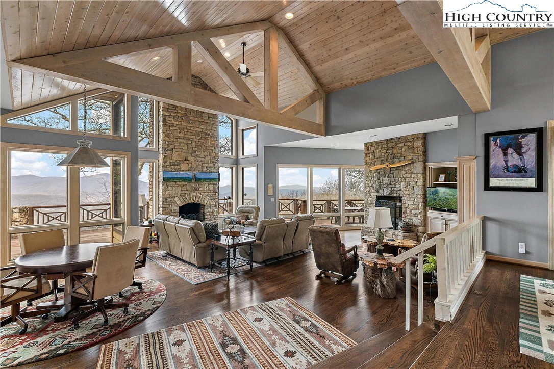 Image number 11 for the current listing