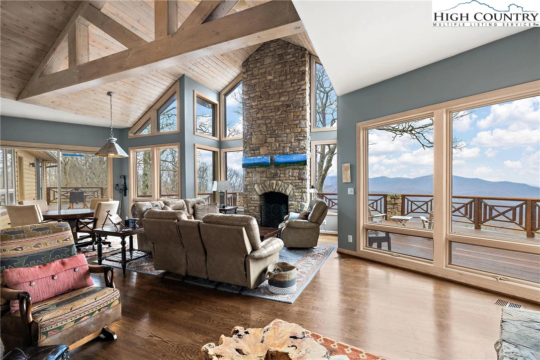 Image number 9 for the current listing