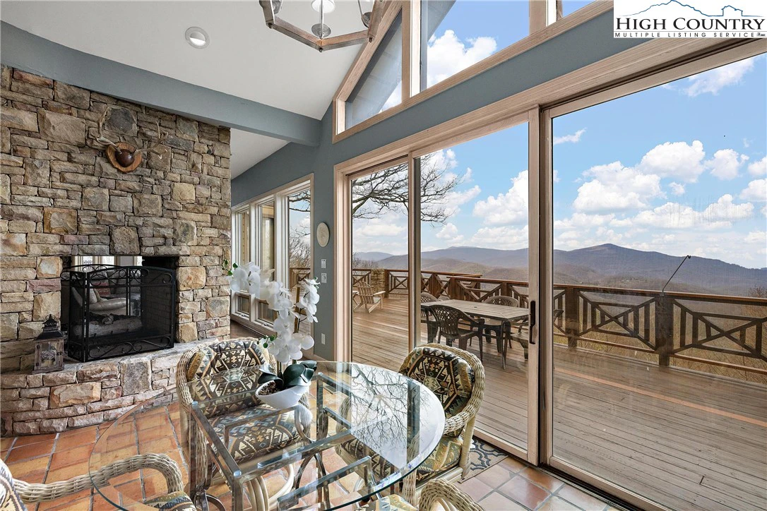Image number 7 for the current listing