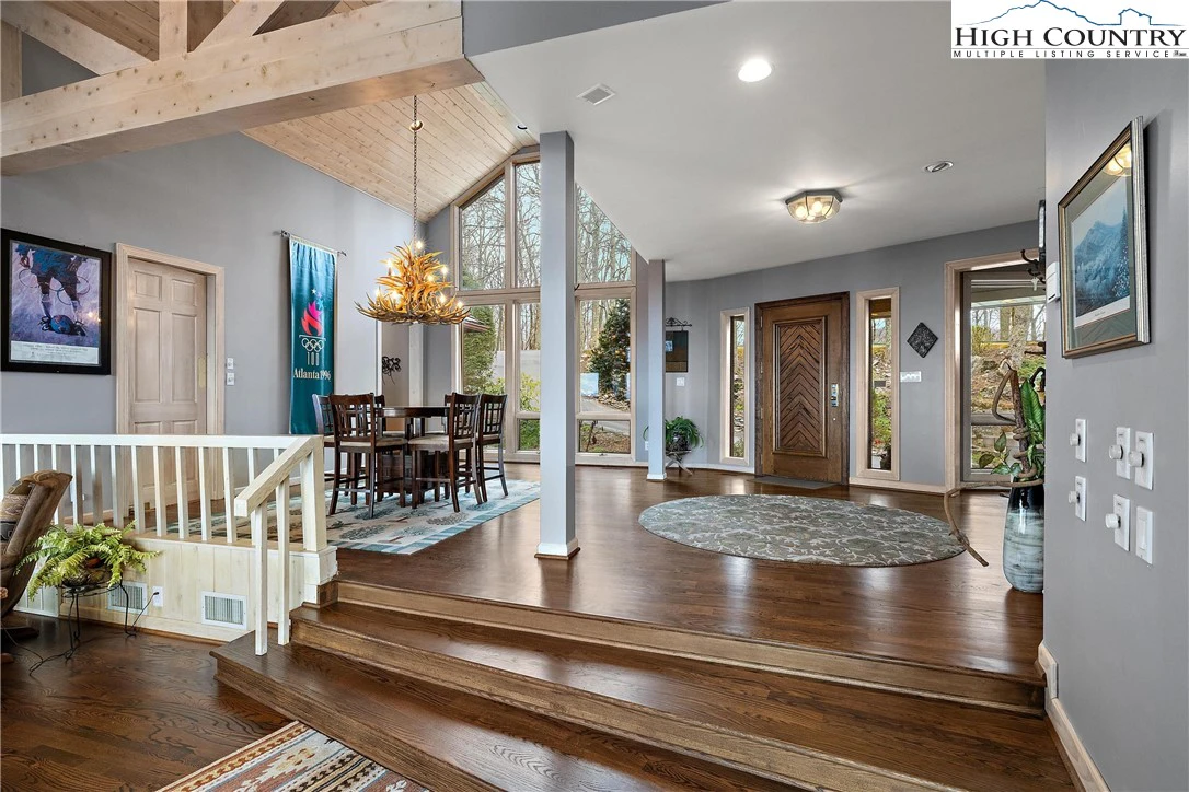 Image number 1 for the current listing