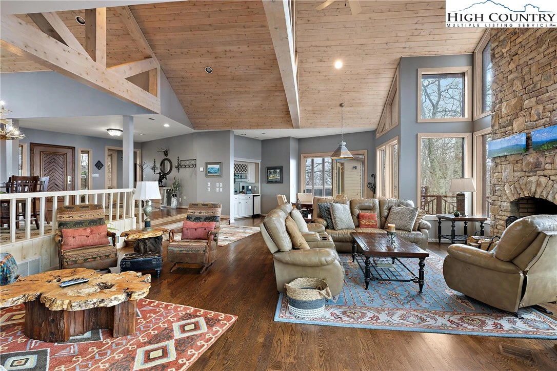 Image number 3 for the current listing