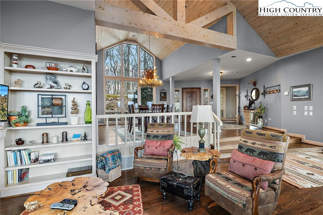 Image number 10 for the current listing