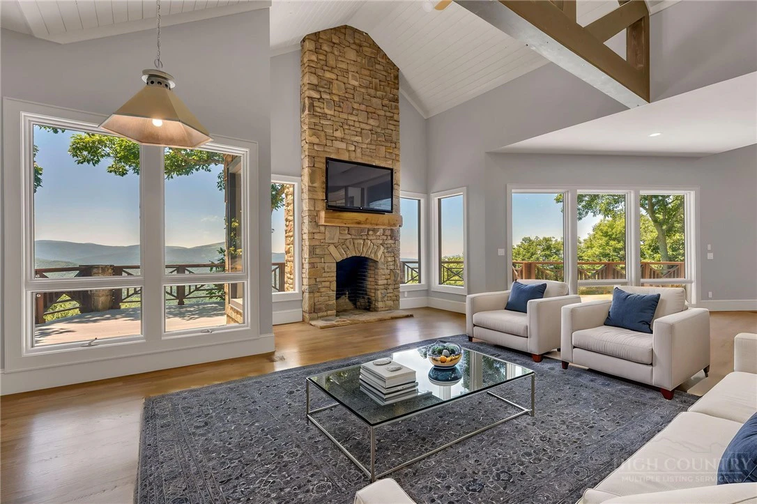 Image number 15 for the current listing