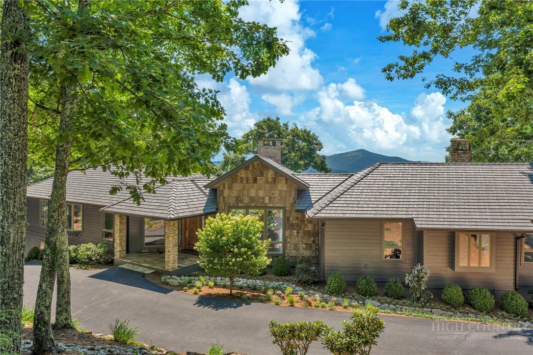 Image number 2 for the current listing