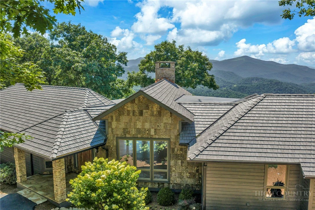 Image number 1 for the current listing