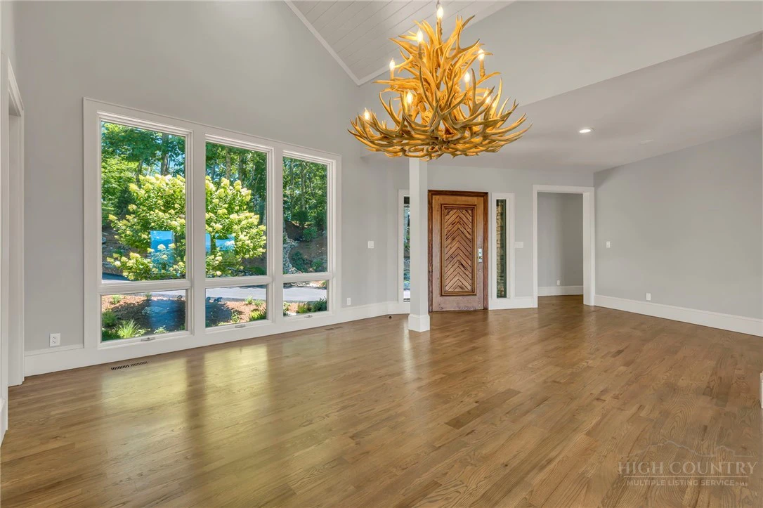 Image number 11 for the current listing
