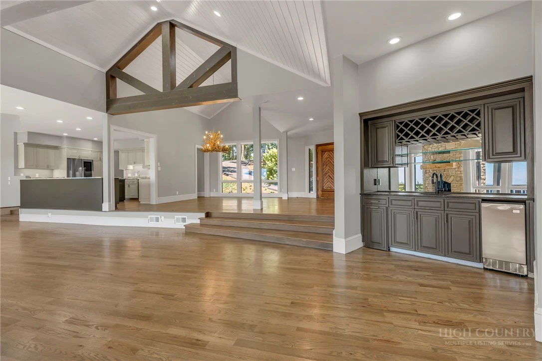 Image number 12 for the current listing