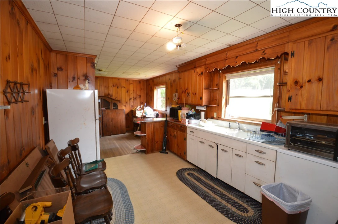 Image number 4 for the current listing