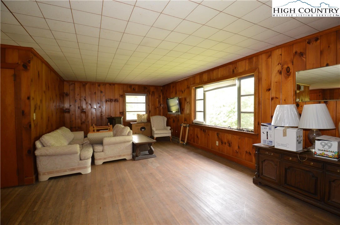Image number 7 for the current listing