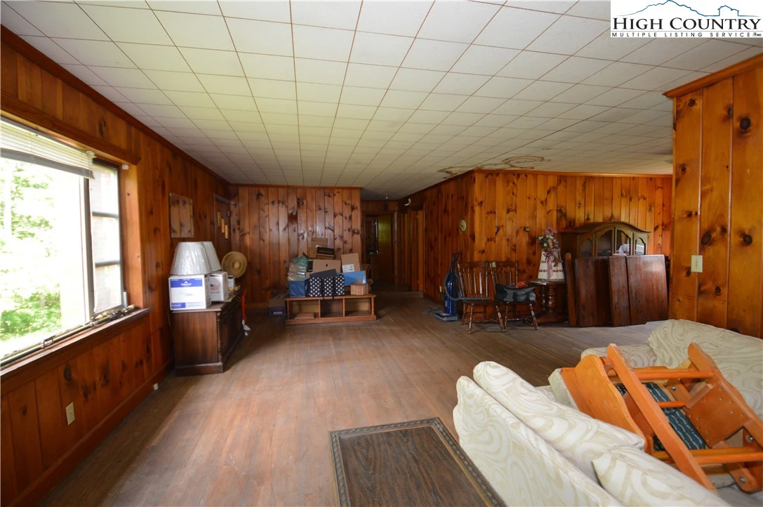 Image number 8 for the current listing