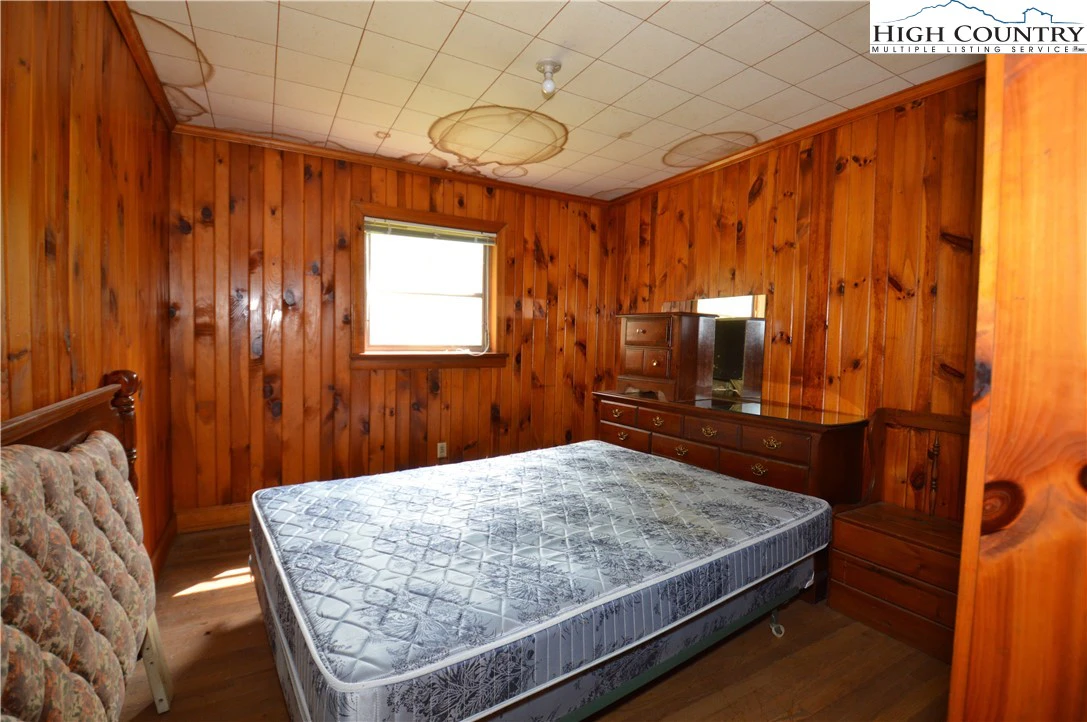 Image number 9 for the current listing