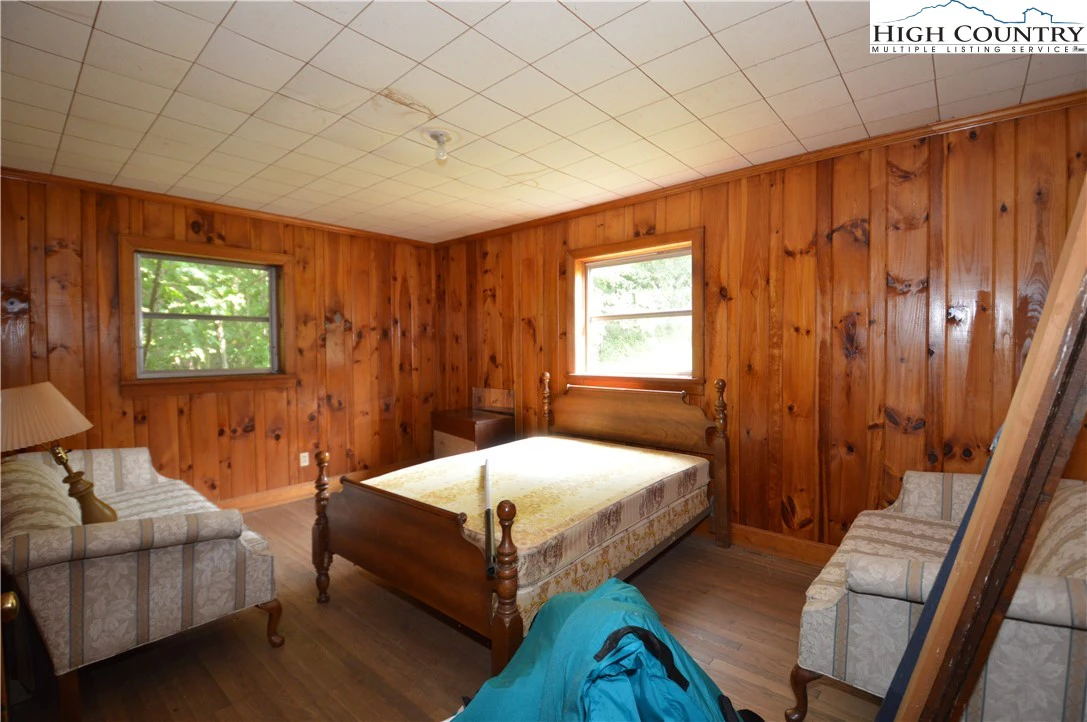 Image number 10 for the current listing