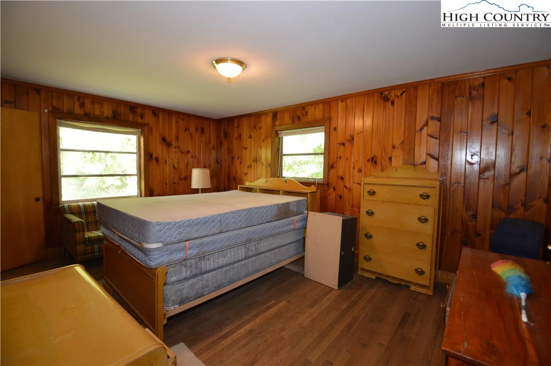 Image number 11 for the current listing