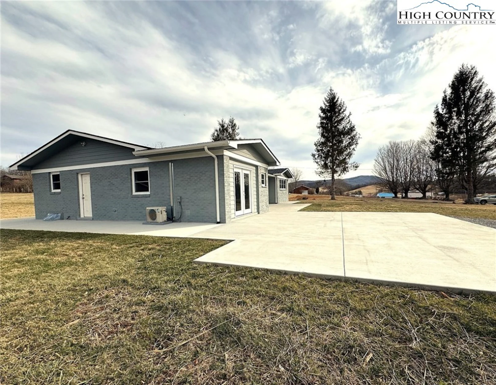 Image number 19 for the current listing