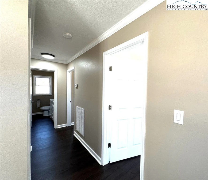 Image number 1 for the current listing