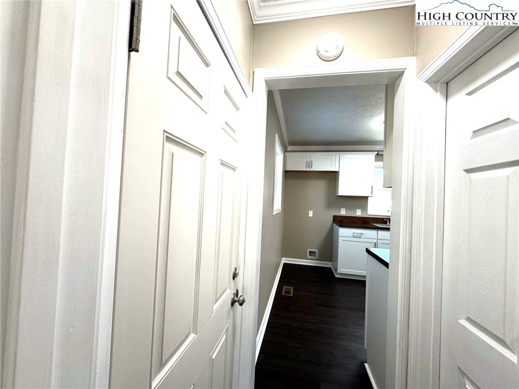 Image number 9 for the current listing