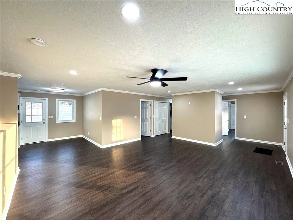 Image number 7 for the current listing