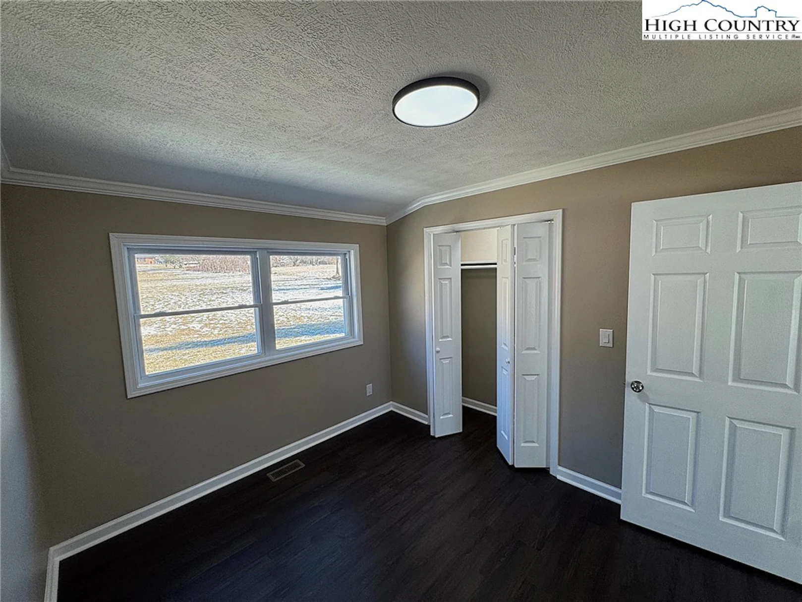 Image number 2 for the current listing